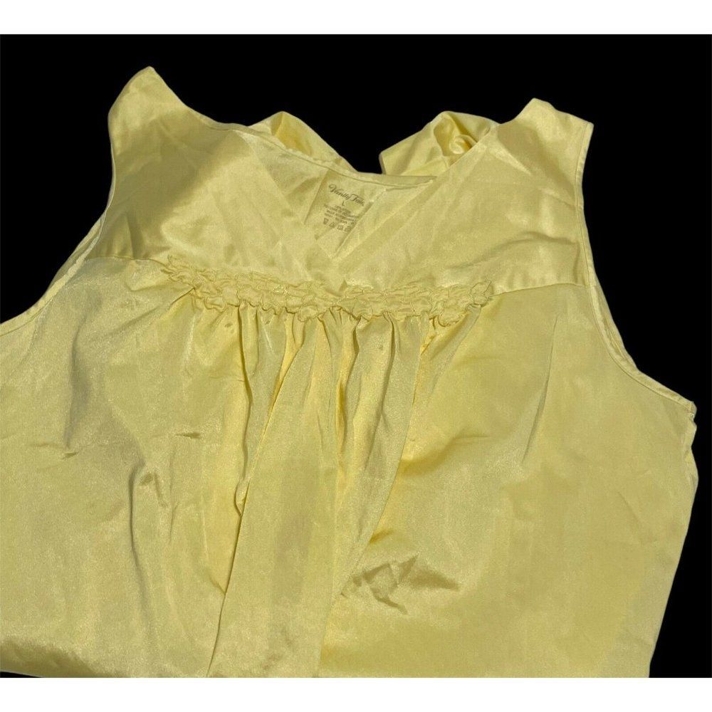 Vtg Vanity Fair Women’s Large Yellow Nylon Pajamas Floral  Flower Trim